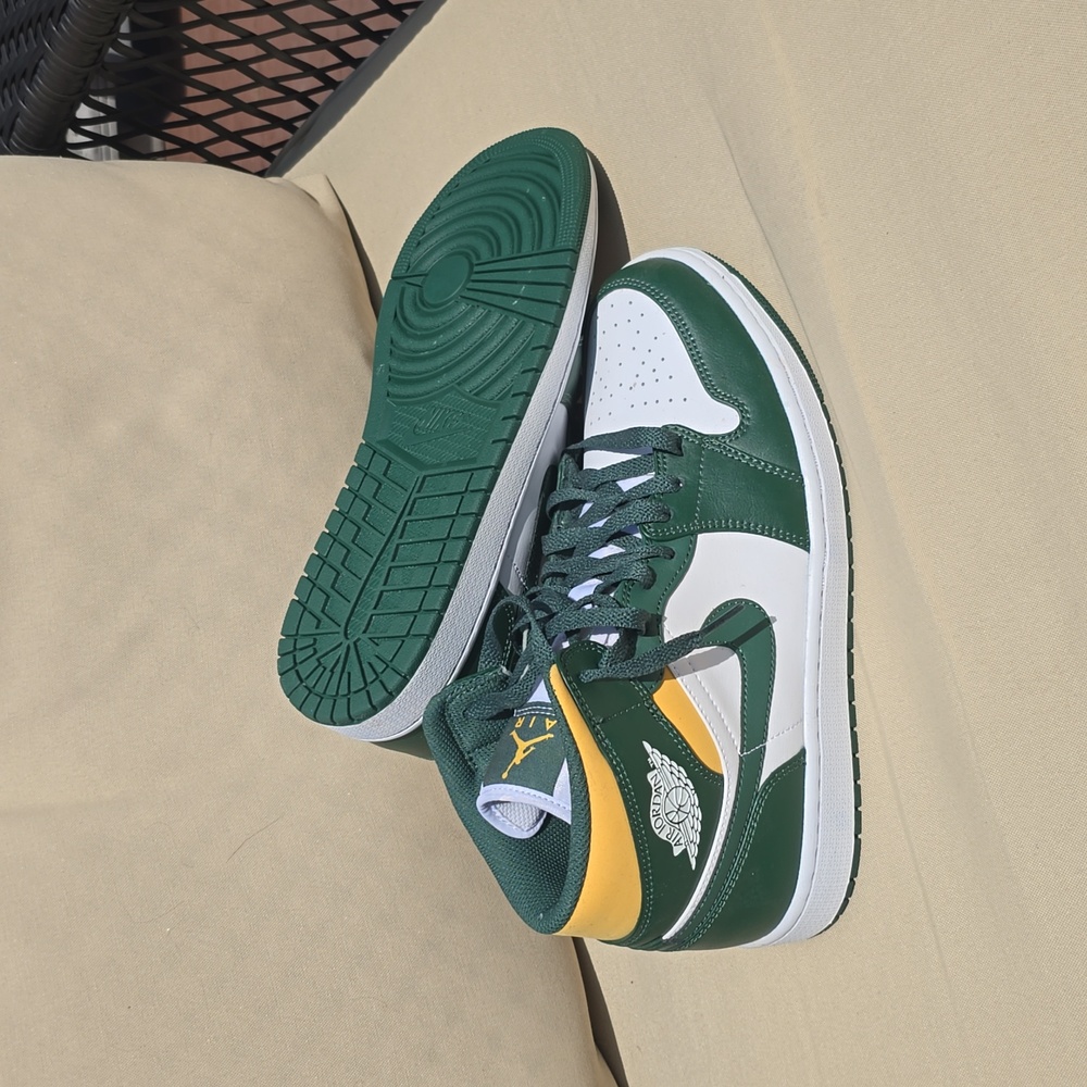 Air Jordan 1s Seattle Supersonics